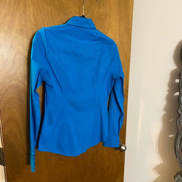 Professional button-up - Picture 5 of 6